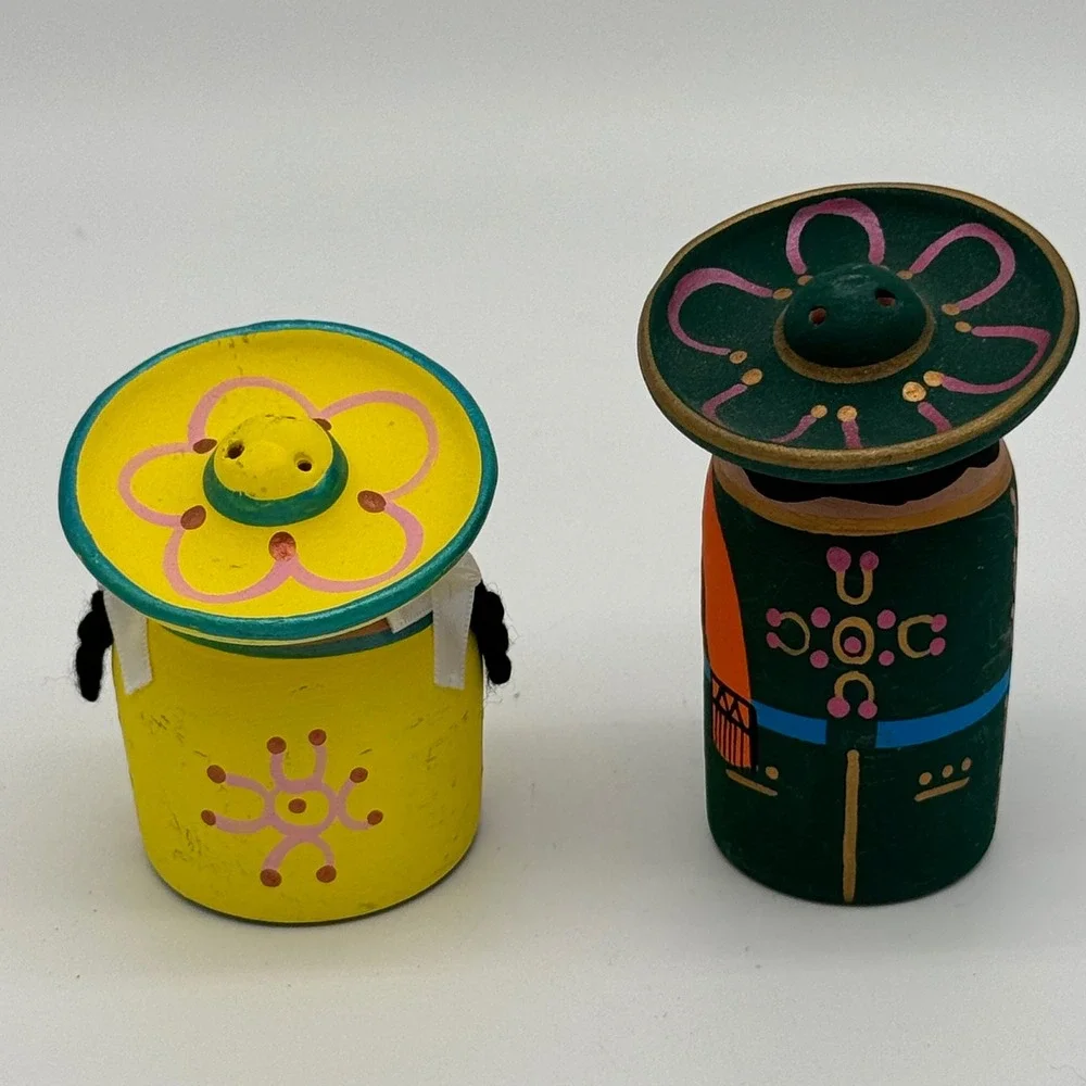 Vintage Hand Painted Mexican Folk Art Clay Mariachi Couple Salt Pepper Shakers